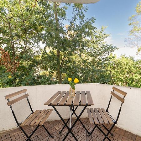 Two Bedroom Apartment By Buonomo Stays Short Lets & Serviced Accommodation In Balham With Balcony London Exterior photo