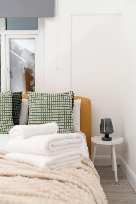 Two Bedroom Apartment By Buonomo Stays Short Lets & Serviced Accommodation In Balham With Balcony London Exterior photo