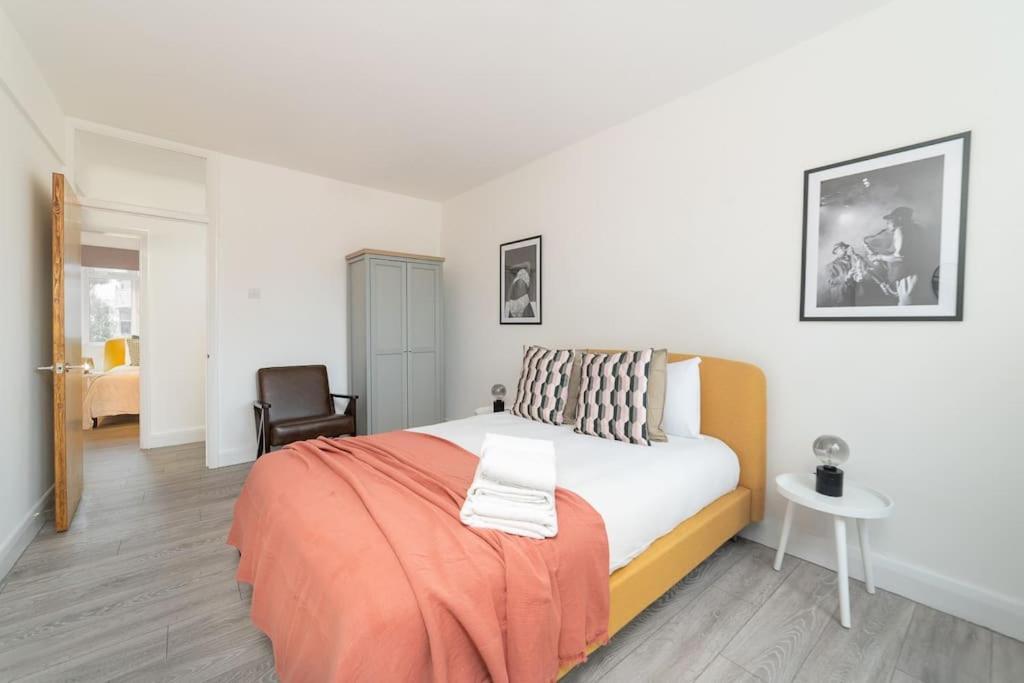 Two Bedroom Apartment By Buonomo Stays Short Lets & Serviced Accommodation In Balham With Balcony London Exterior photo