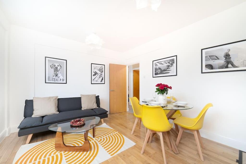 Two Bedroom Apartment By Buonomo Stays Short Lets & Serviced Accommodation In Balham With Balcony London Exterior photo