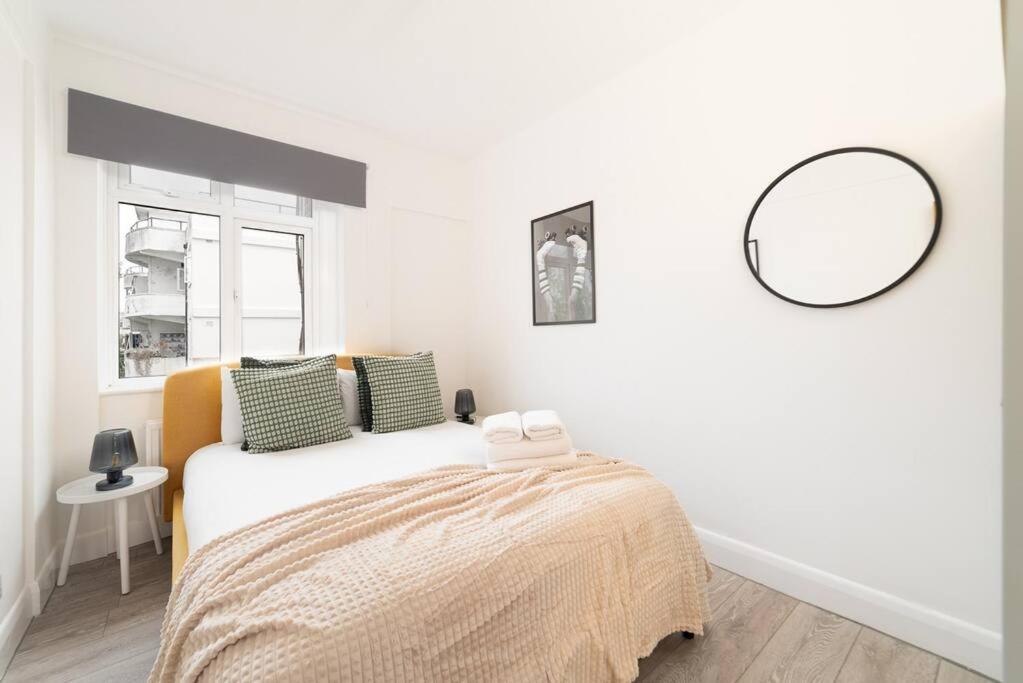 Two Bedroom Apartment By Buonomo Stays Short Lets & Serviced Accommodation In Balham With Balcony London Exterior photo
