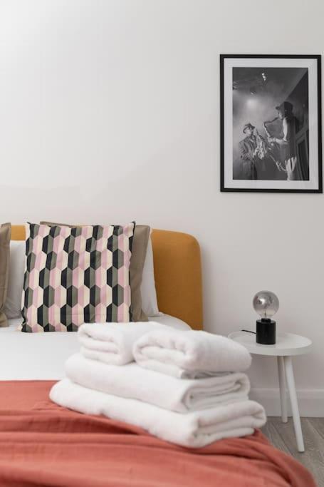 Two Bedroom Apartment By Buonomo Stays Short Lets & Serviced Accommodation In Balham With Balcony London Exterior photo