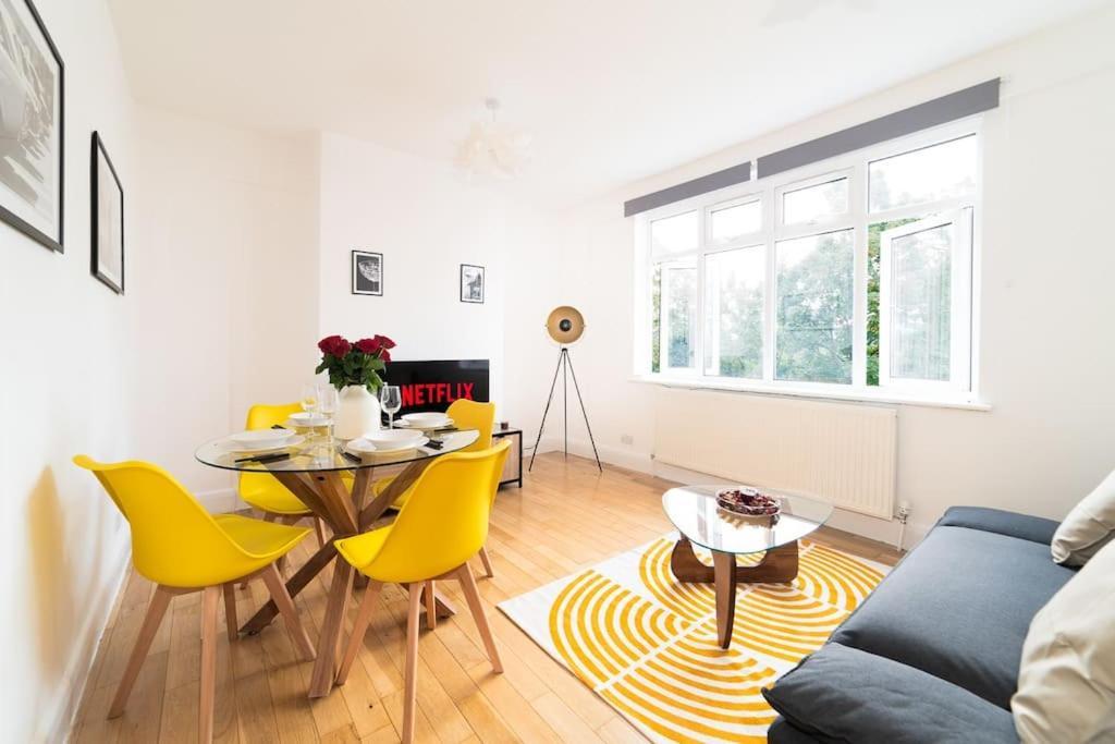 Two Bedroom Apartment By Buonomo Stays Short Lets & Serviced Accommodation In Balham With Balcony London Exterior photo
