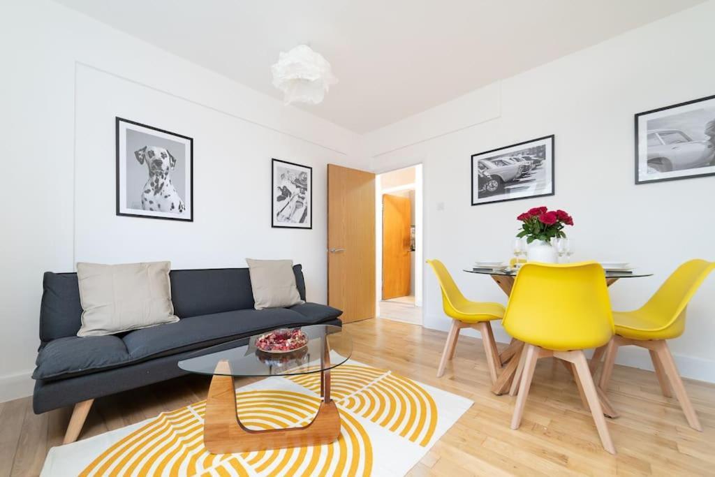Two Bedroom Apartment By Buonomo Stays Short Lets & Serviced Accommodation In Balham With Balcony London Exterior photo